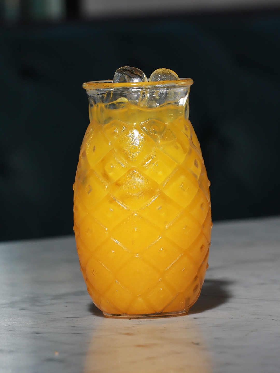 Taze sıkılmış portakal suyu 